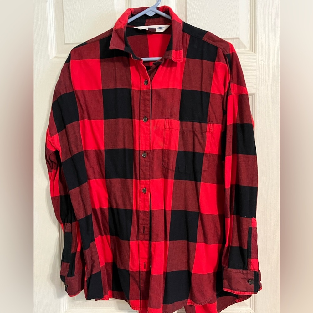 Old navy women’s boyfriend shirt flannel Red and Black Plaid.